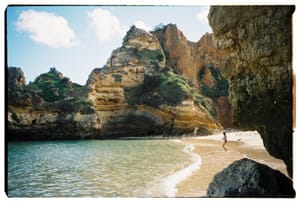 Between streets and beaches